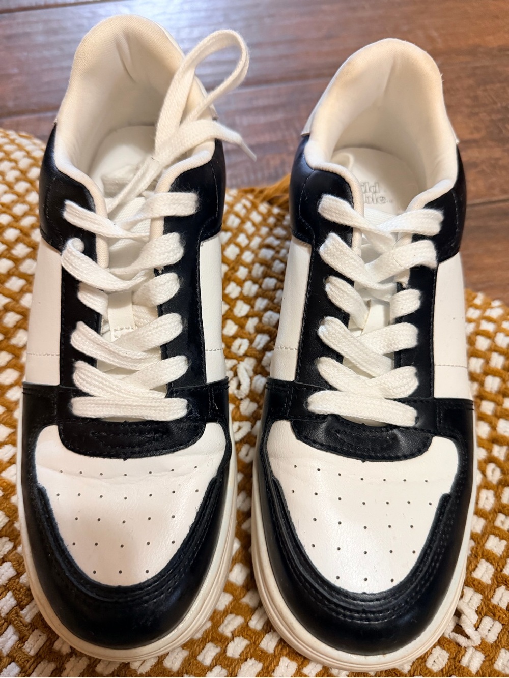 wild fable Black and White Low-Top Sneakers